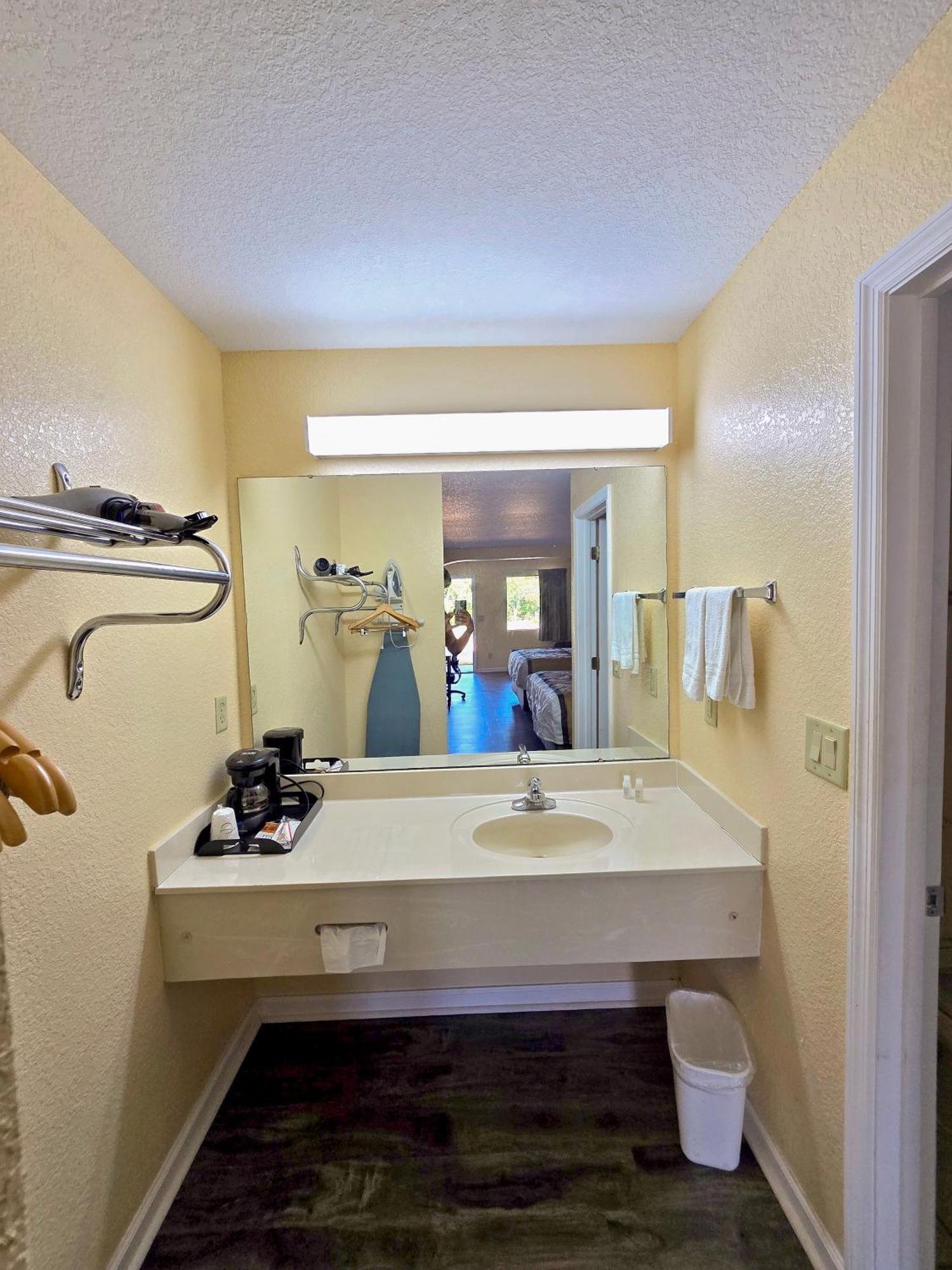 Garden Inn And Suites Near Callaway Gardens Pine Mountain Exteriör bild