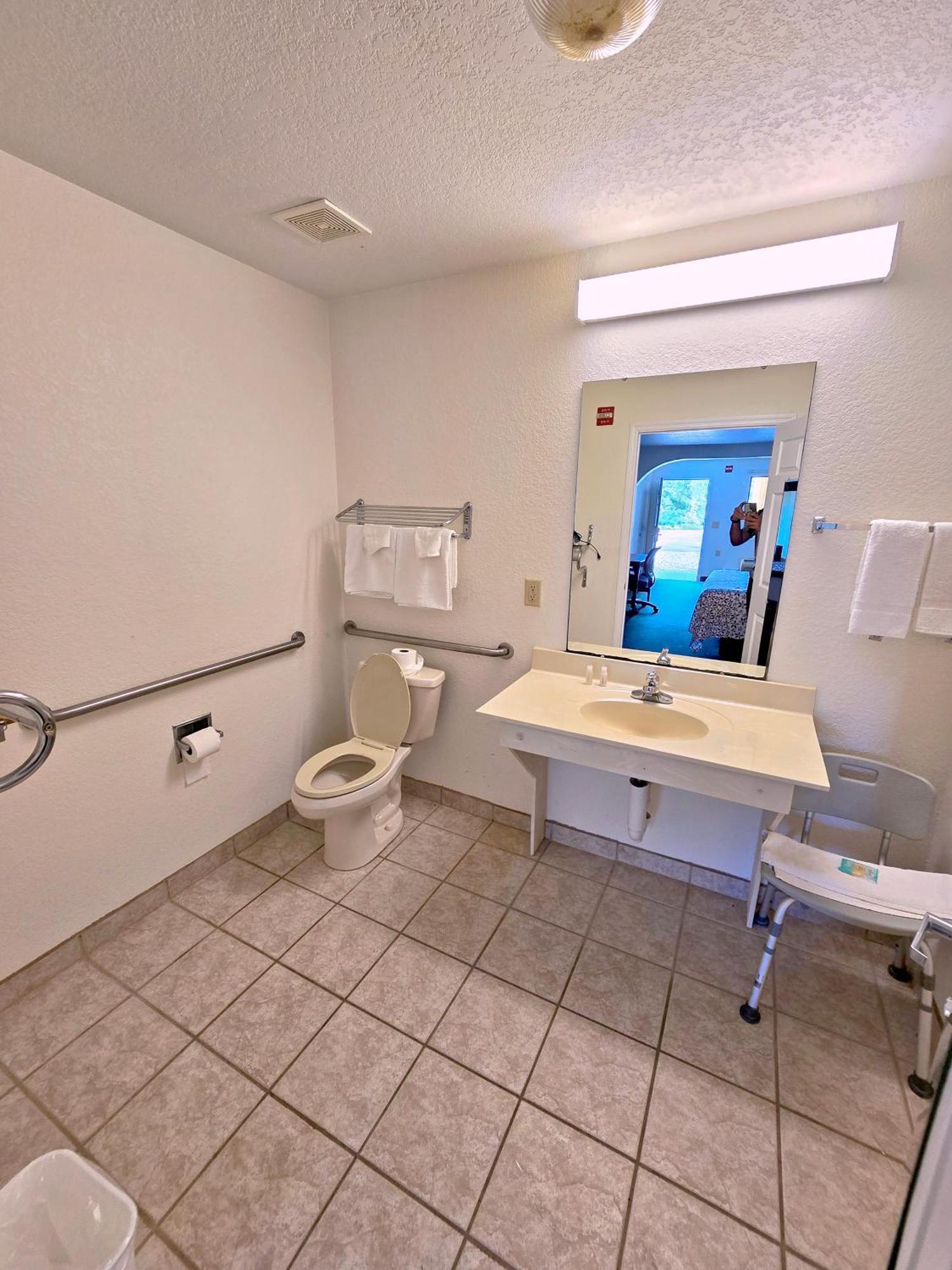 Garden Inn And Suites Near Callaway Gardens Pine Mountain Exteriör bild
